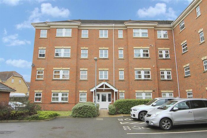 1 Bedroom Flat To Rent In Crispin Way, Hillingdon, Middlesex, UB8
