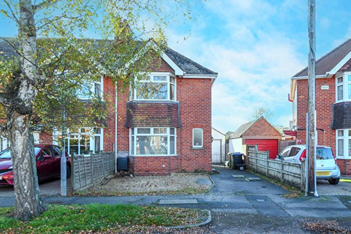3 Bedroom End Of Terrace House For Sale In Whiterow Park, Trowbridge, BA14