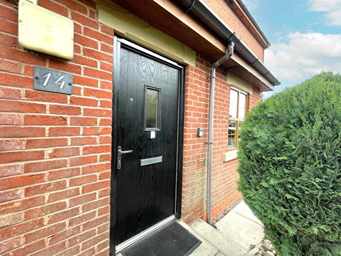 2 Bedroom Apartment For Sale In Chorley Road, Westhoughton, BL5