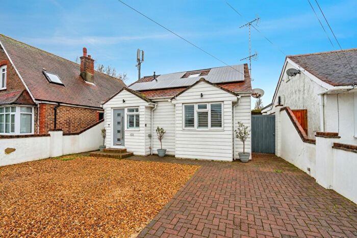 3 Bedroom Detached Bungalow For Sale In Hewarts Lane, Bognor Regis, PO21