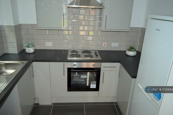 2 Bedroom Flat To Rent In Monea Hall, Coventry, CV1