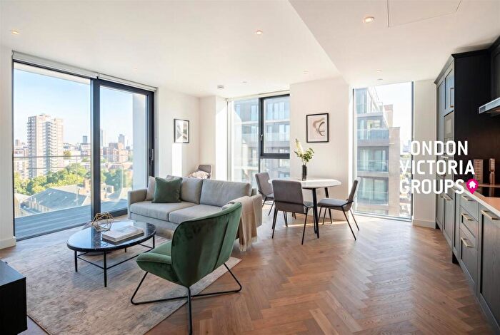 2 Bedroom Apartment To Rent In Gauging Square, London, E1W