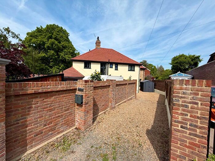 3 Bedroom Semi-Detached House For Sale In Ellingham Road, Hemel Hempstead, Hertfordshire, HP2