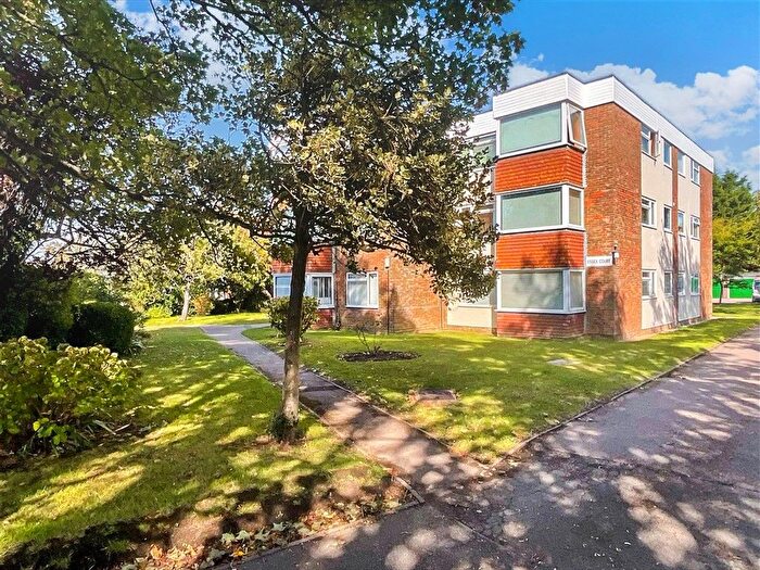 1 Bedroom Flat For Sale In West Avenue, Worthing, West Sussex, BN11