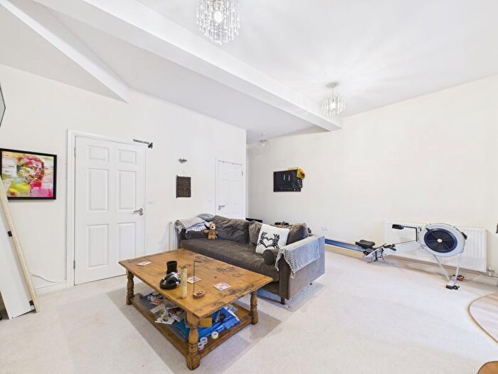 2 Bedroom Flat For Sale In Elgin Court, Stonehouse, GL10