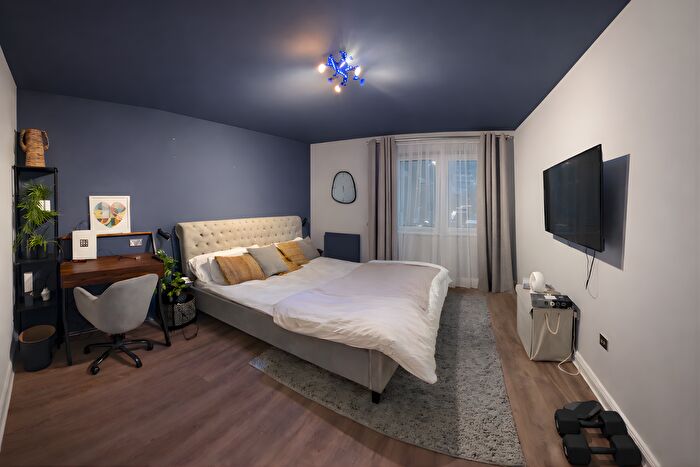 3 Bedroom Flat To Rent In Newport Avenue, London, E14