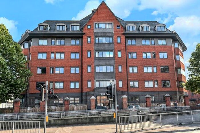 1 Bedroom Flat To Rent In Verona Apartments, Slough, SL1