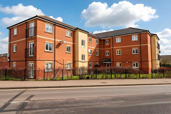 2 Bedroom Flat For Sale In Beeston Courts, Laindon, Basildon, SS15