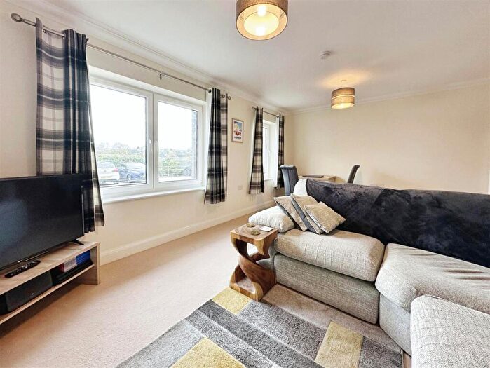 2 Bedroom Apartment For Sale In Trent Place, Warwick, CV34