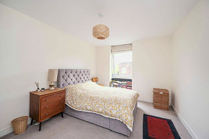 1 Bedroom Flat To Rent In Clapton Common, Clapton, London, E5