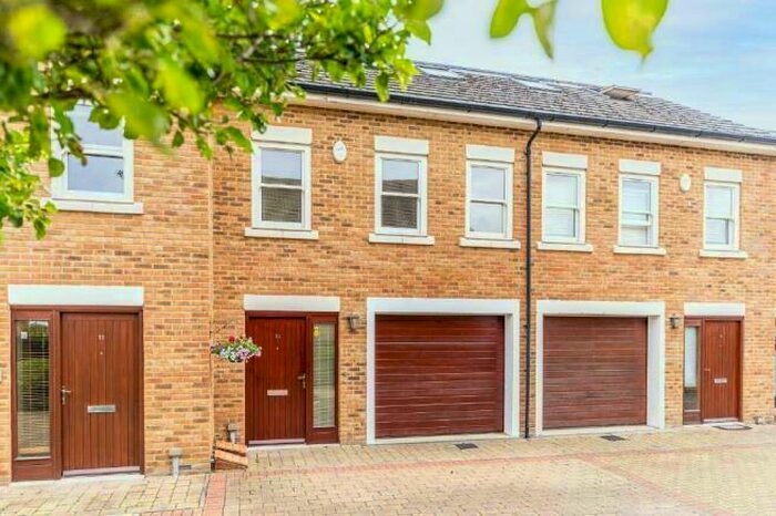 4 Bedroom House To Rent In Kingfisher Close, Broxbourne, Hertfordshire, EN10