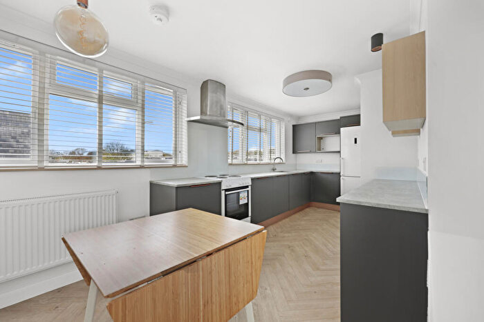 2 Bedroom Duplex To Rent In Highwood Lane, Loughton, Essex, IG10