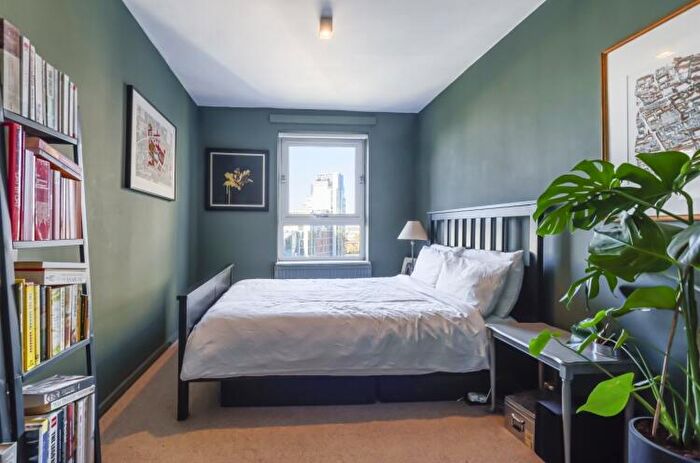 2 Bedroom Flat To Rent In Battersea Church Road London, SW11