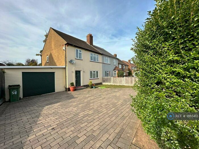 4 Bedroom Semi-Detached House To Rent In Easedale Drive, Hornchurch, RM12