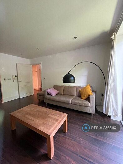 3 Bedroom Flat To Rent In Newton Court, London, E3