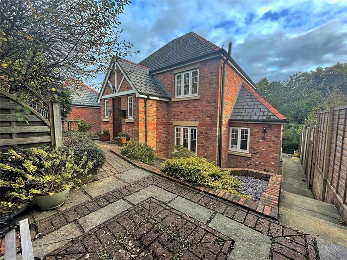 4 Bedroom Detached House For Sale In Woodland Way, Llanllwchaiarn, Newtown, Powys, SY16