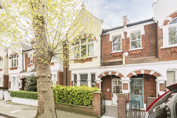 3 Bedroom Flat To Rent In Niton Street, London, SW6