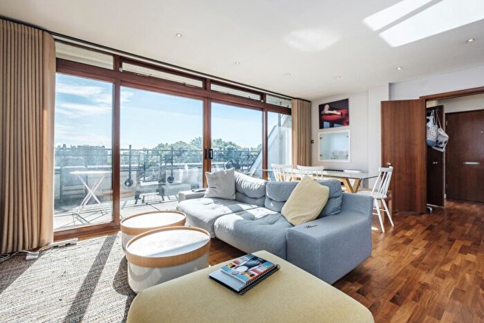 2 Bedroom Penthouse To Rent In Milner Square London, N1