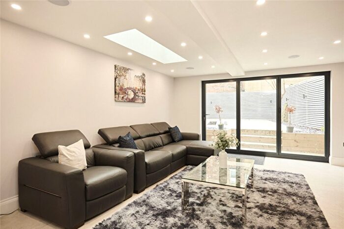 5 Bedroom Town House To Rent In Grayling Road, London, N16