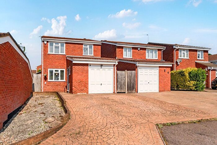 3 Bedroom Detached House For Sale In Elmbourne Drive, Belvedere, DA17