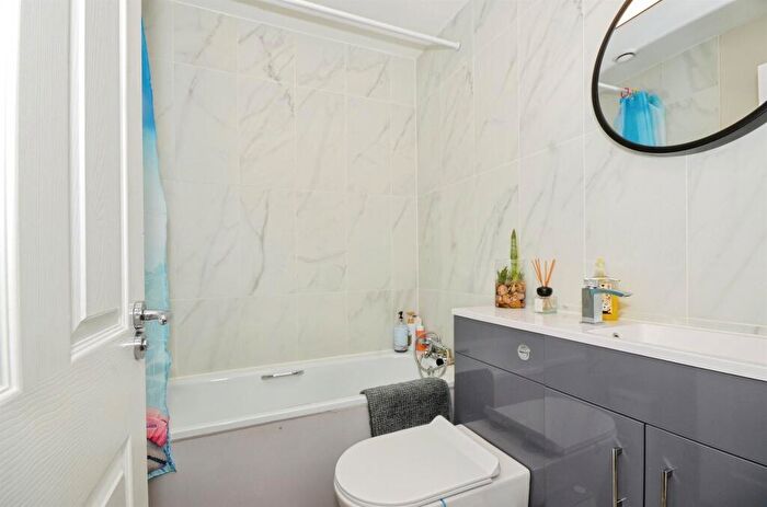 1 Bedroom Flat For Sale In Maybank Avenue, Wembley, HA0