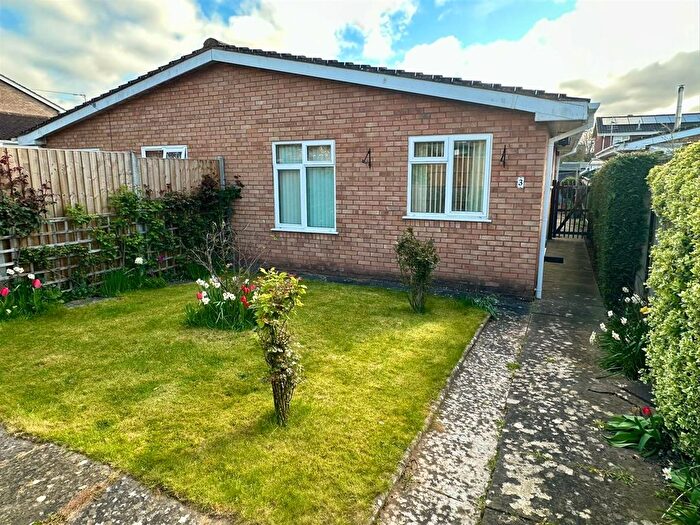 2 Bedroom Bungalow For Sale In Warwick Walk, Hereford, HR4