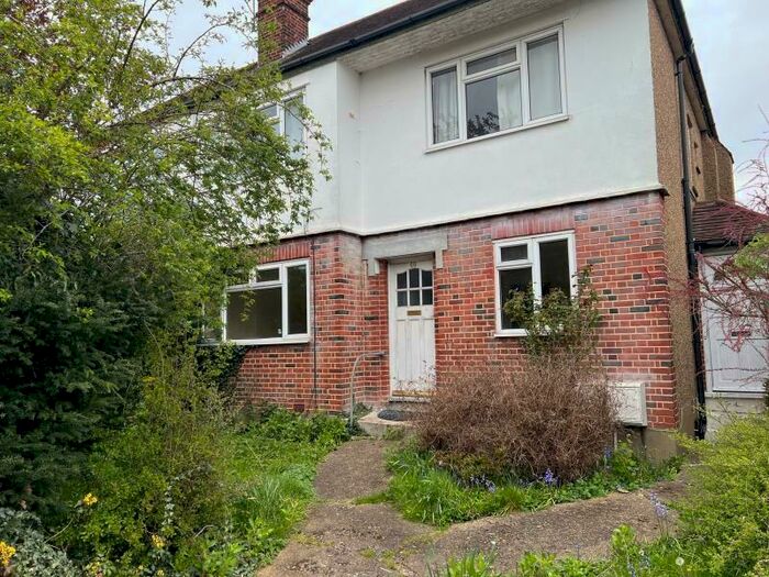 2 Bedroom Flat To Rent In Tolcarne Drive, HA5