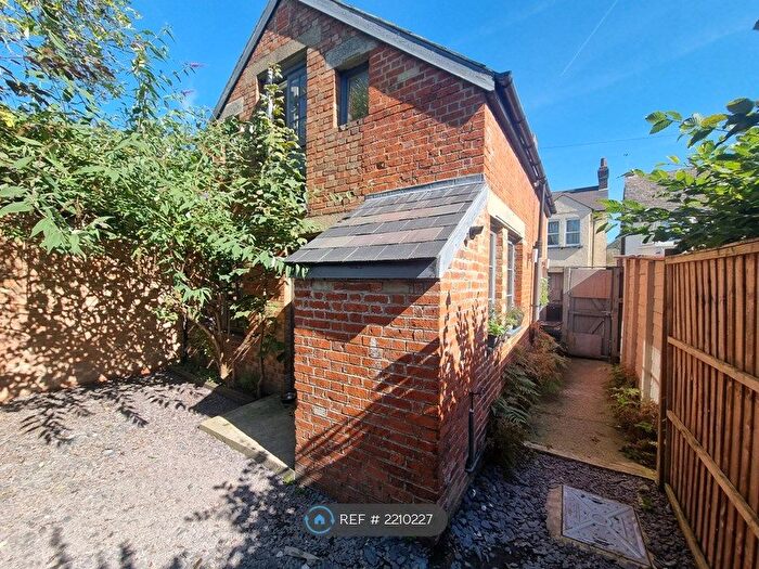 2 Bedroom Detached House To Rent In Torr Road, London, SE20