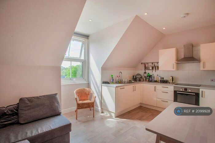 2 Bedroom Flat To Rent In Woodbridge Road, Guildford, GU1