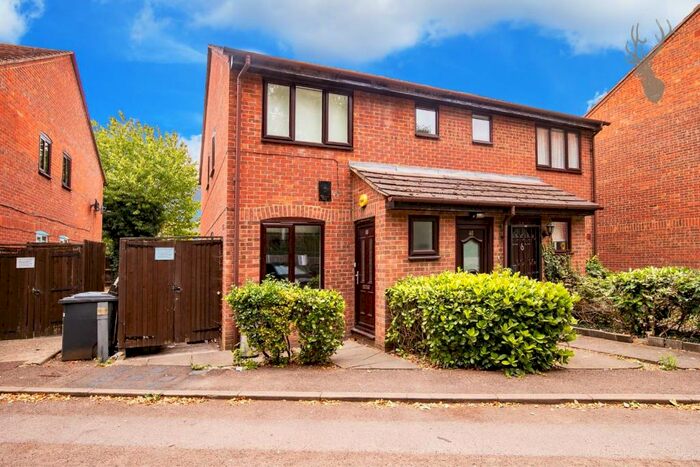 1 Bedroom Flat To Rent In Davids Way, Ilford, IG6