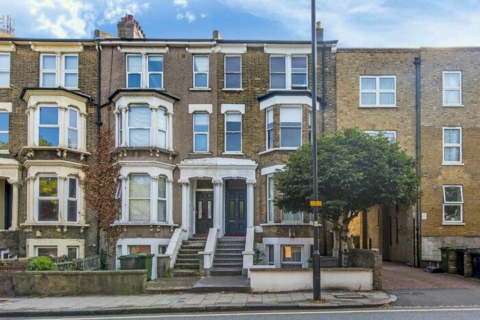 3 Bedroom Flat To Rent In Bedford Road, London, SW4