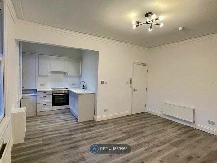 1 Bedroom Flat To Rent In Oakwood Avenue, Leeds, LS8