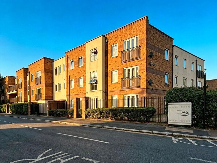 2 Bedroom Flat To Rent In Luton Road, London, E13