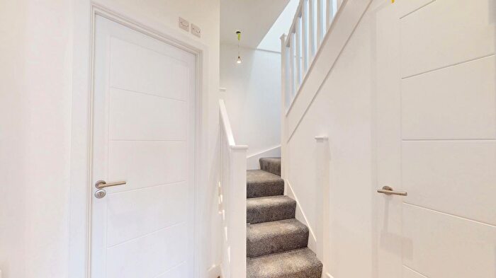 2 Bedroom Flat To Rent In Church Street, Enfield, Greater London, EN2