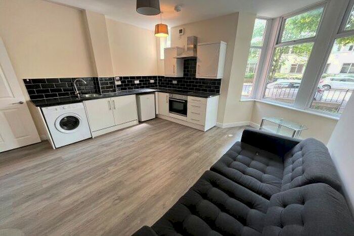 1 Bedroom Flat To Rent In Flat Albany Road, Caerdydd, CF24