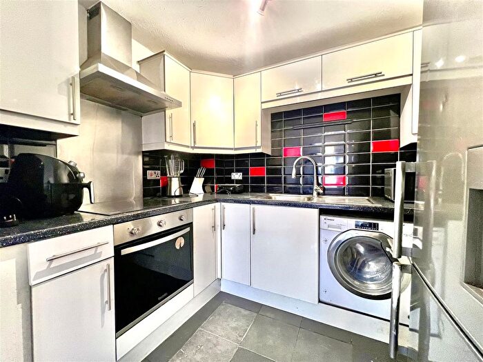 1 Bedroom Flat To Rent In Carlton House, Staines Road, Feltham, TW14