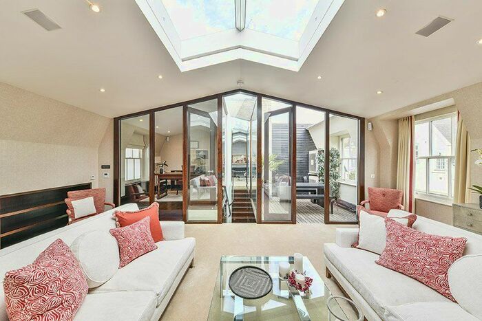 3 Bedroom Terraced House To Rent In Clabon Mews, Knightsbridge, London, SW1X