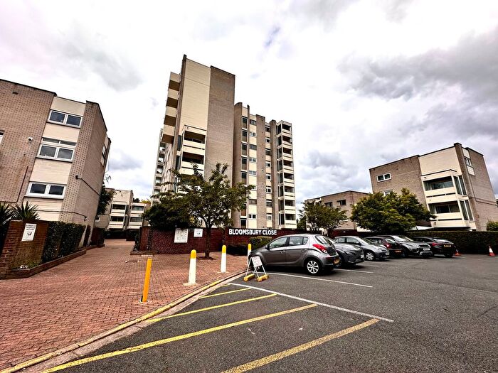 3 Bedroom Flat To Rent In Bloomsbury Close, Ealing, W5