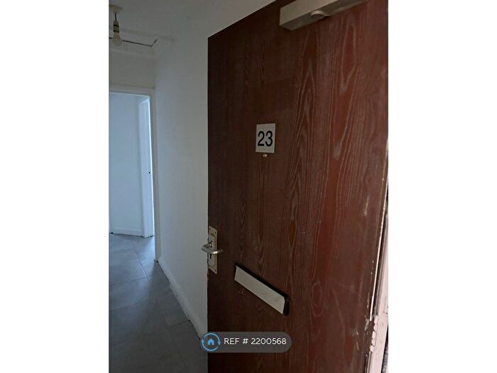 Studio To Rent In Ladywell Close, Bradford, BD5