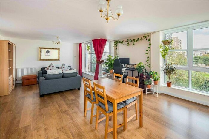 2 Bedroom Flat To Rent In Barrier Point Road, Royal Docks, London, E16