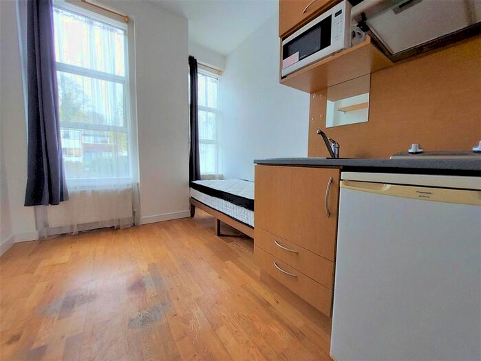 Studio To Rent In Muswell Hill, London, N10