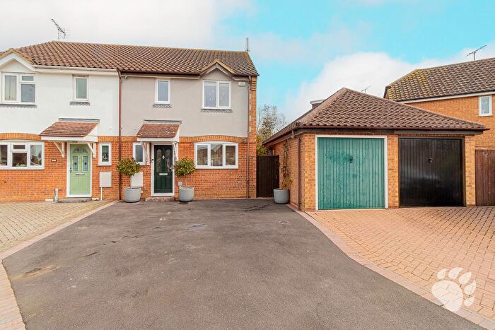 3 Bedroom Semi Detached House For Sale In Sweet Briar Drive, Steeple View, SS15