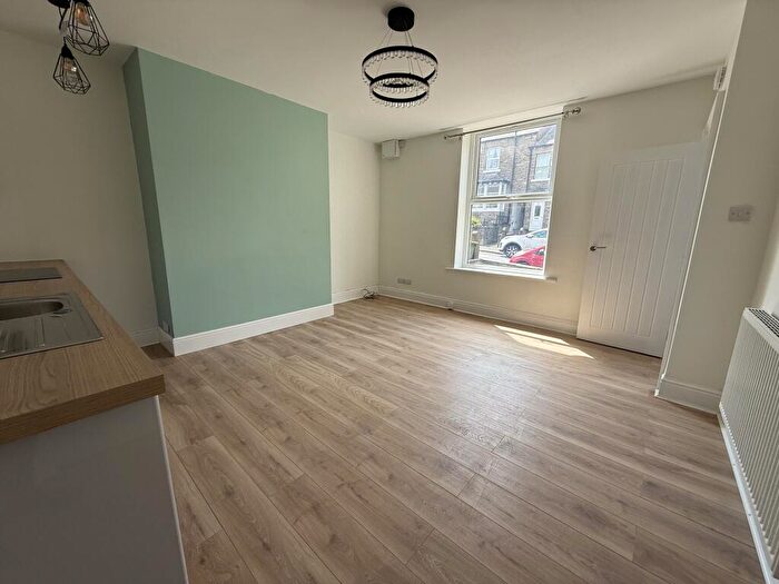 2 Bedroom House To Rent In Lister Street, Huddersfield, HD5