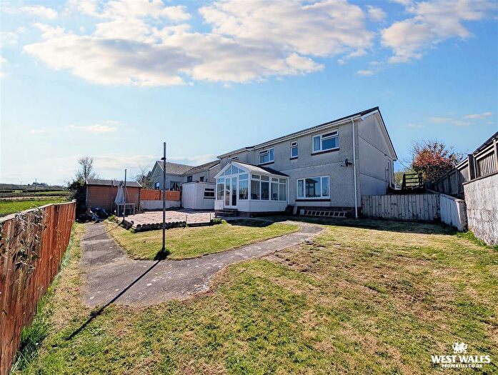 4 Bedroom Detached House For Sale In Cwmffrwd, Carmarthen, SA31