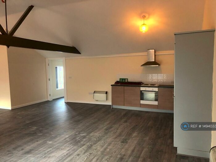 2 Bedroom Penthouse To Rent In Oldham Road, Failsworth, Manchester, M35