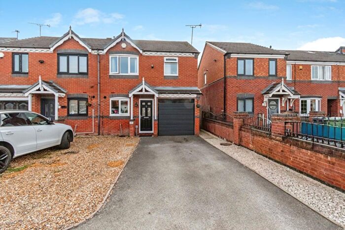 3 Bedroom Semi-detached House For Sale In Conwy Close, Walsall, West Midlands, WS2