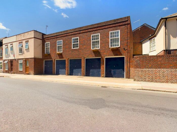 2 Bedroom Coach House To Rent In Green Road, Southsea, PO5