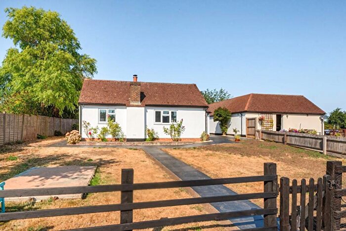 4 Bedroom Detached Bungalow To Rent In Oving Road, Whitchurch, Aylesbury, HP22