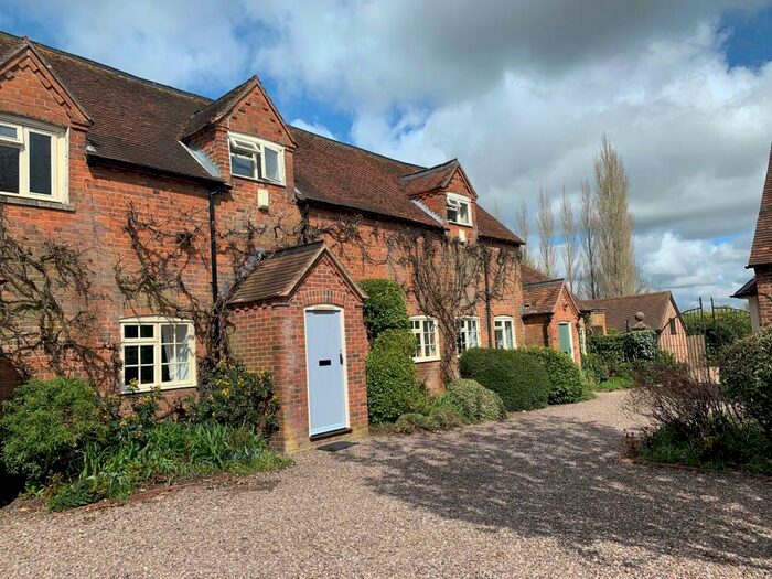 2 Bedroom Terraced House To Rent In Newbury, Berkshire, RG20