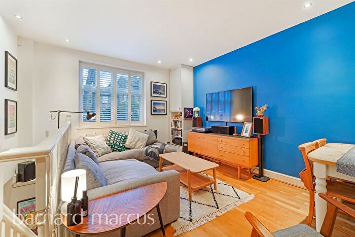 2 Bedroom Flat For Sale In Granville Road, London, SW18